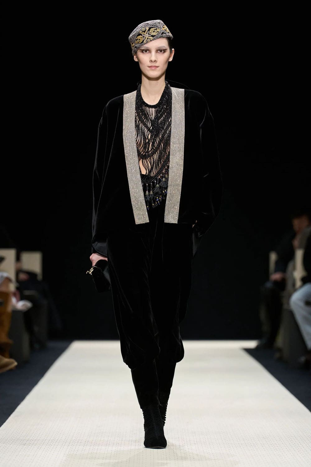 Giorgio Armani Outono Inverno 2025 2026 Feminino Runway Revista (55)