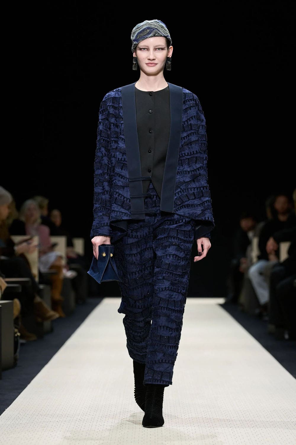 Giorgio Armani Outono Inverno 2025 2026 Feminino Runway Revista (56)