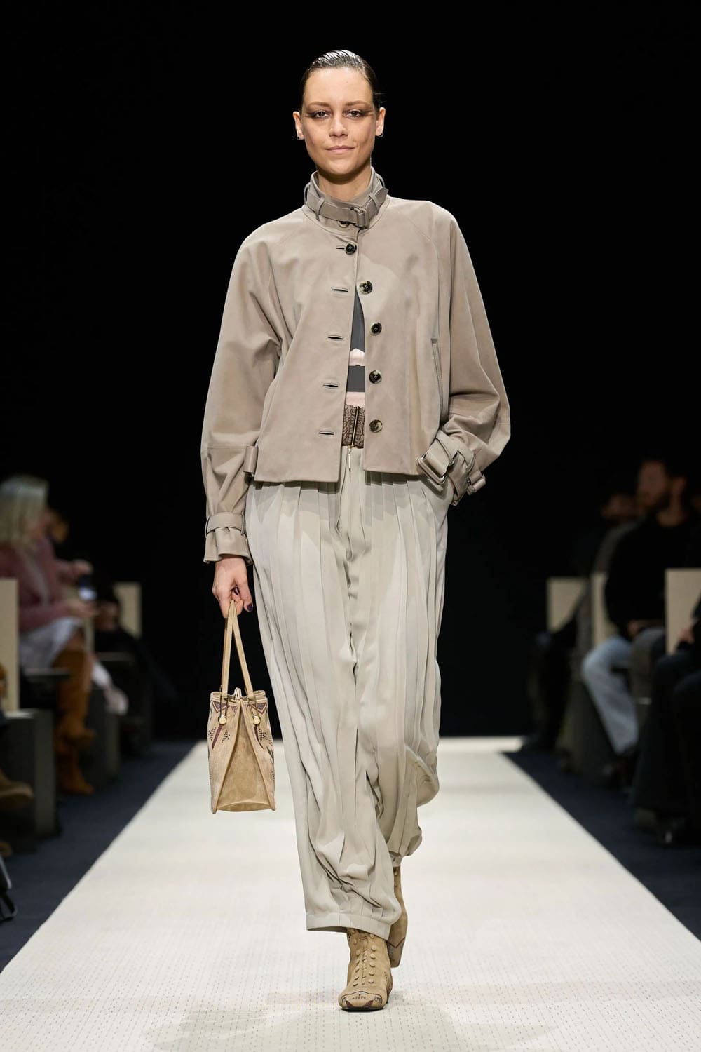 Giorgio Armani Outono Inverno 2025 2026 Feminino Runway Revista (6)