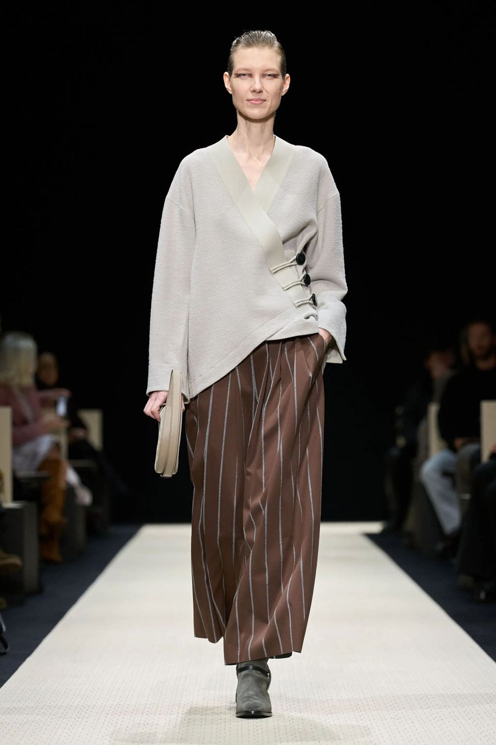 Giorgio Armani Outono Inverno 2025 2026 Feminino Runway Revista (7)