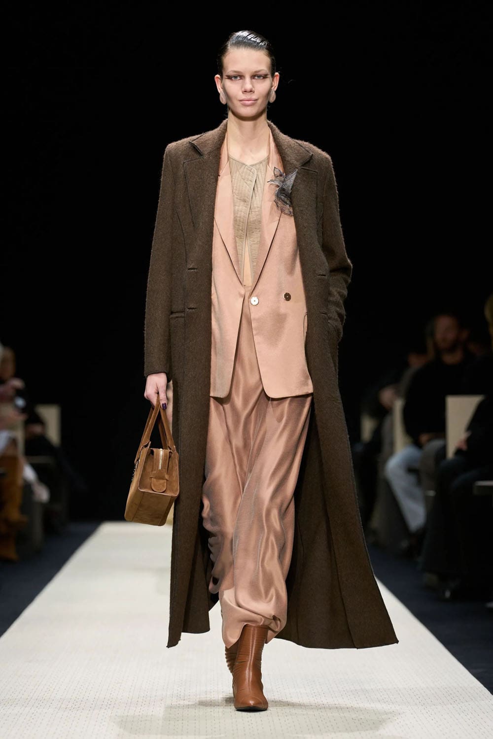 Giorgio Armani Outono Inverno 2025 2026 Feminino Runway Revista (8)