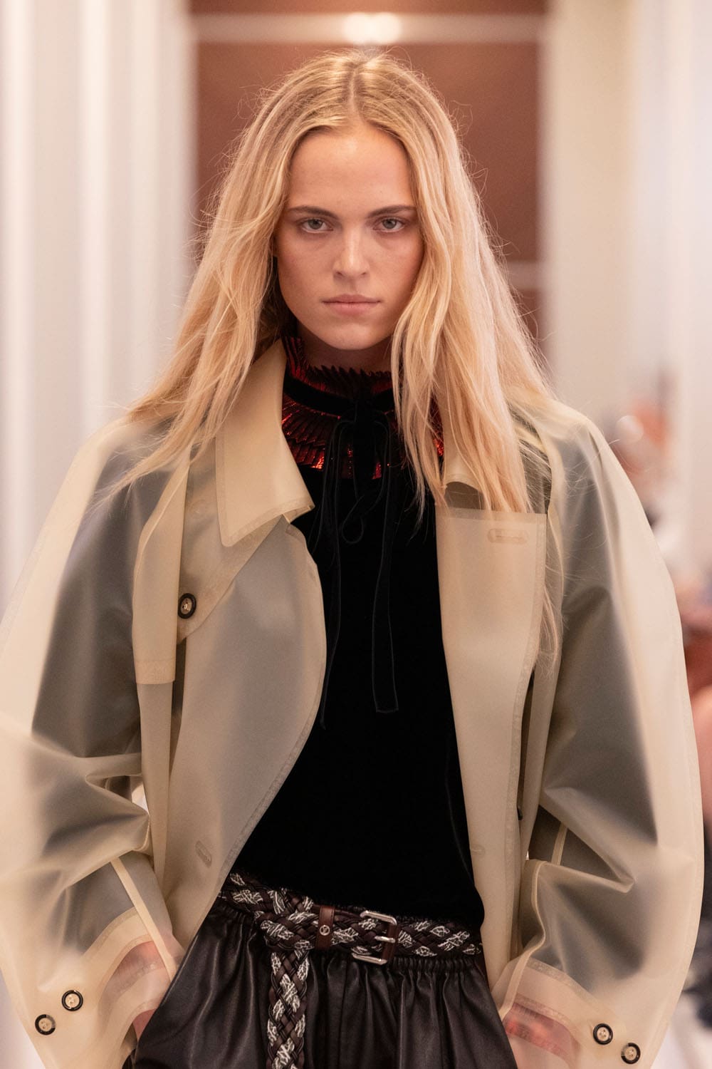 Louis Vuitton Осень-Зима 2025 2026 Крупный План Runway Журнал (16)