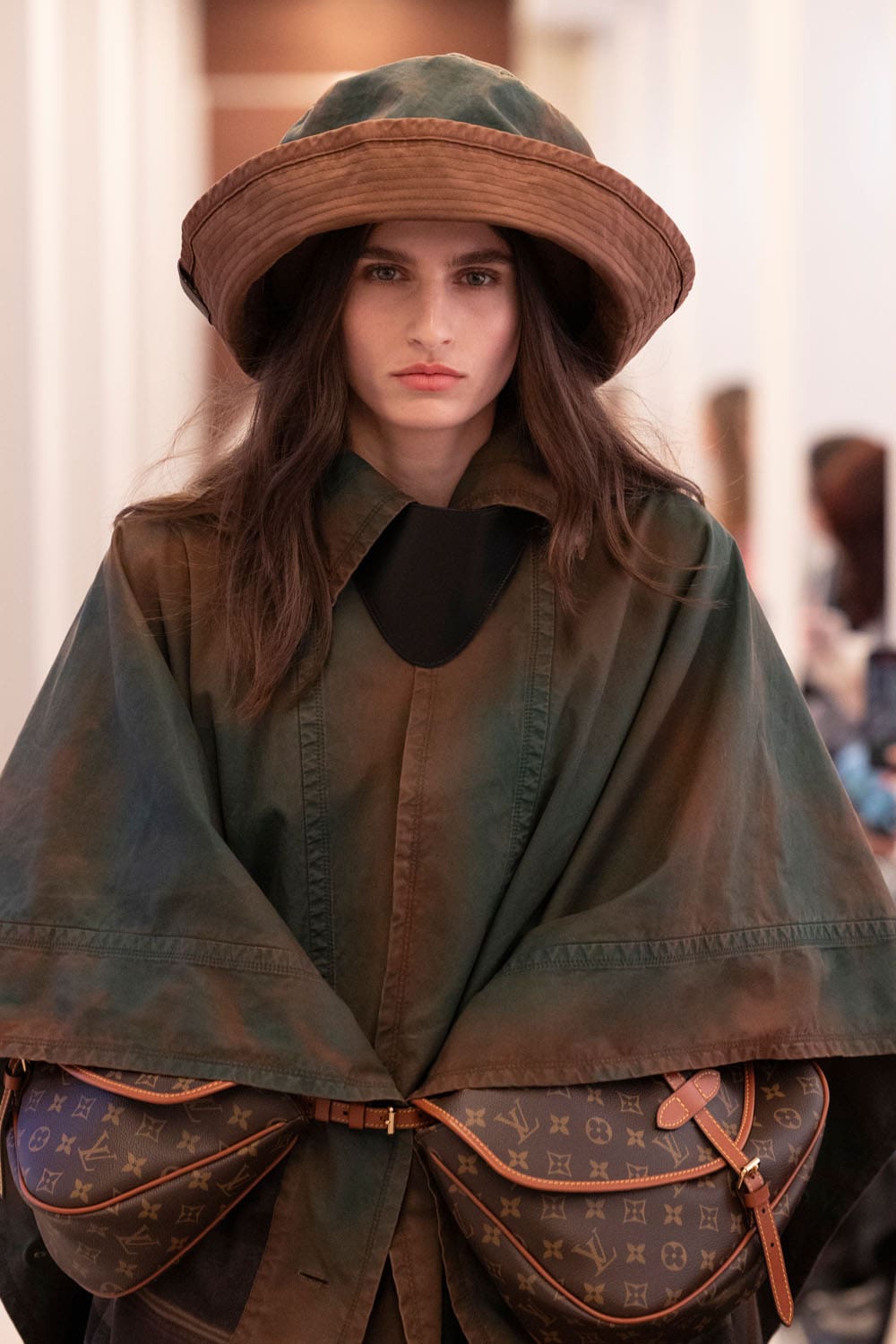 Louis Vuitton Осень-Зима 2025 2026 Крупный План Runway Журнал (33)