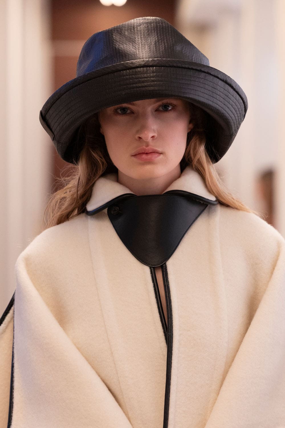 Louis Vuitton Осень-Зима 2025 2026 Крупный План Runway Журнал (34)