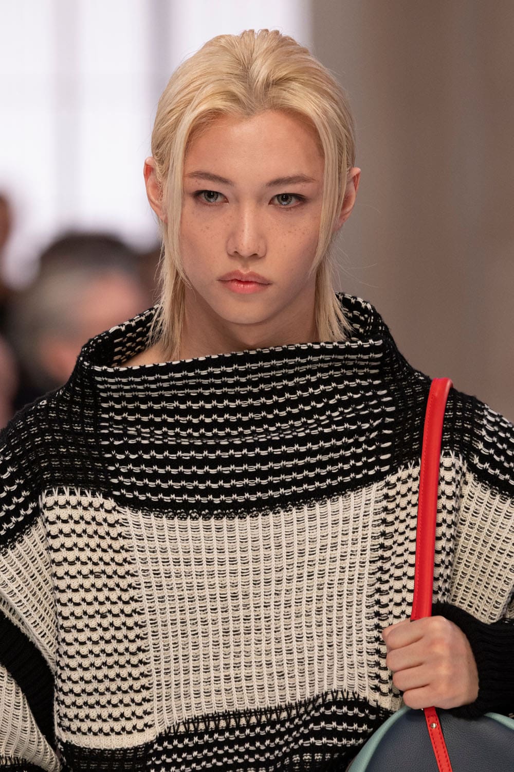 Louis Vuitton Осень-Зима 2025 2026 Крупный План Runway Журнал (45)