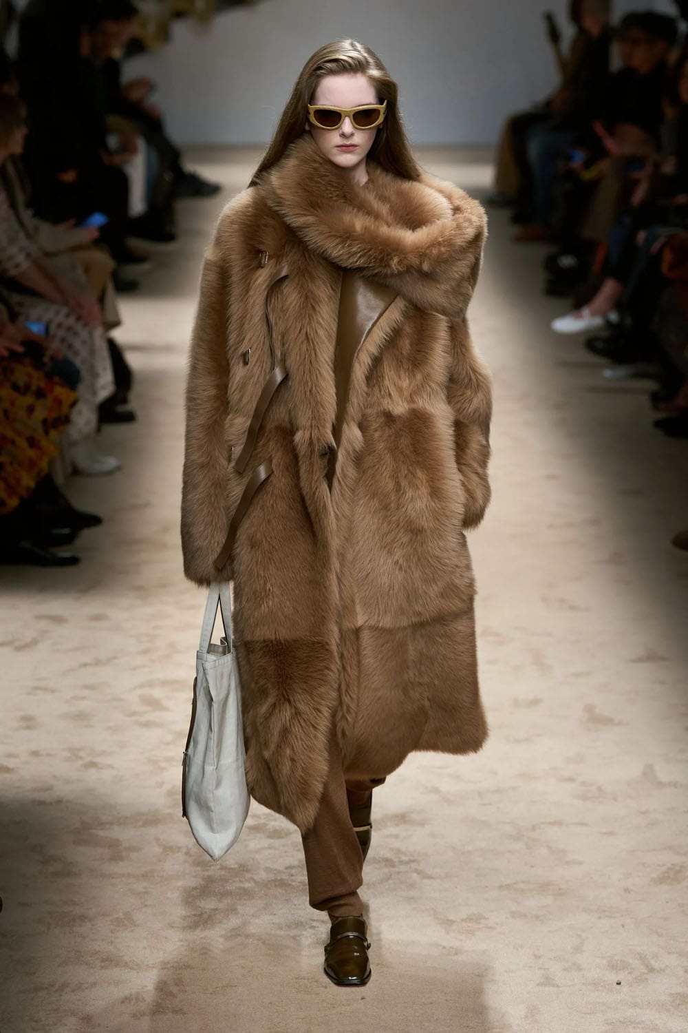 トッズ 2025 2026 秋冬 Runway 雑誌(12)