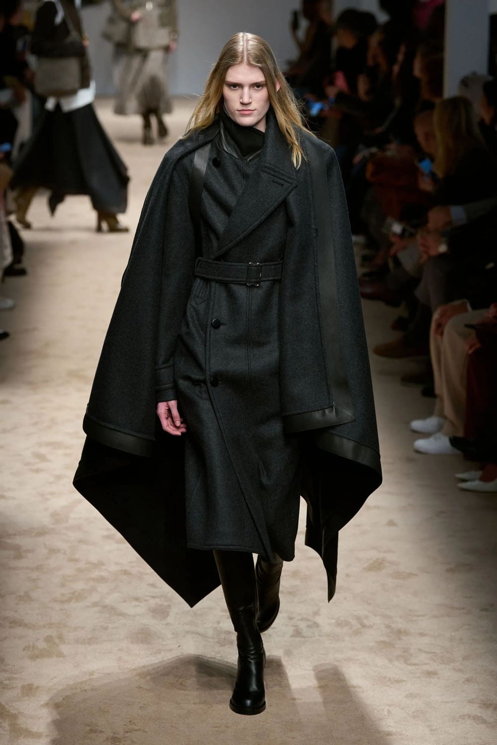 トッズ 2025 2026 秋冬 Runway 雑誌(19)