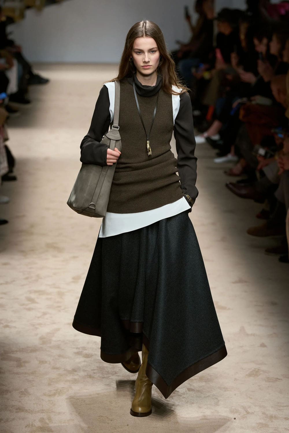 トッズ 2025 2026 秋冬 Runway 雑誌(20)