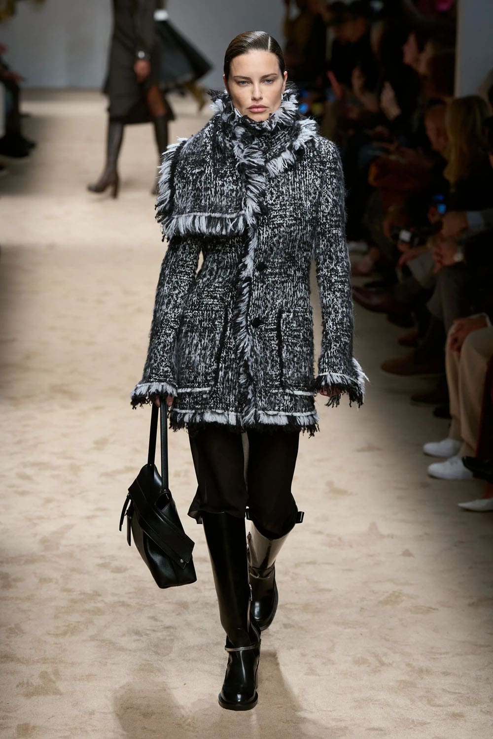 トッズ 2025 2026 秋冬 Runway 雑誌(26)