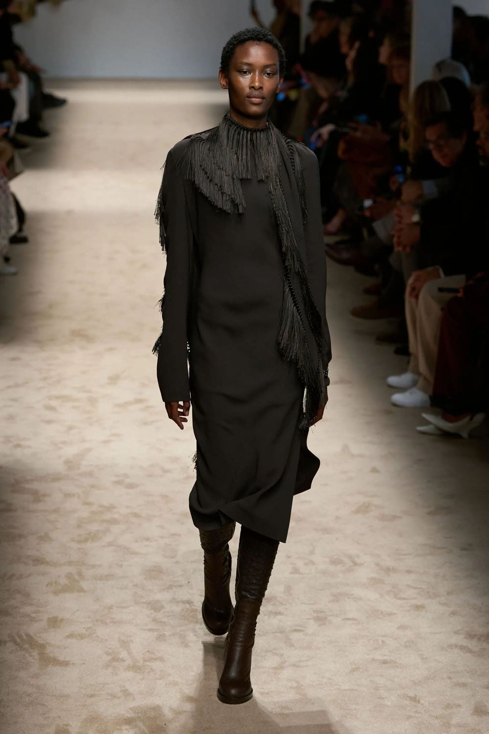 トッズ 2025 2026 秋冬 Runway 雑誌(29)
