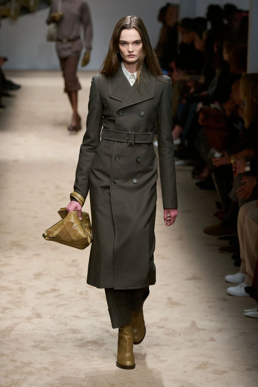 トッズ 2025 2026 秋冬 Runway 雑誌(3)