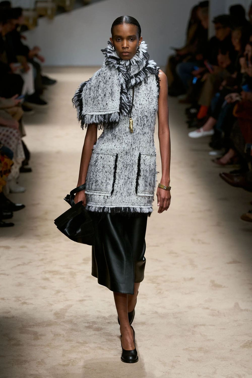 トッズ 2025 2026 秋冬 Runway 雑誌(37)