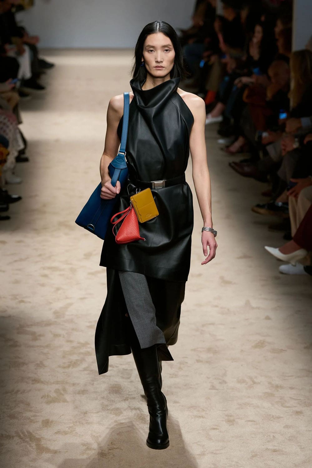 トッズ 2025 2026 秋冬 Runway 雑誌(38)