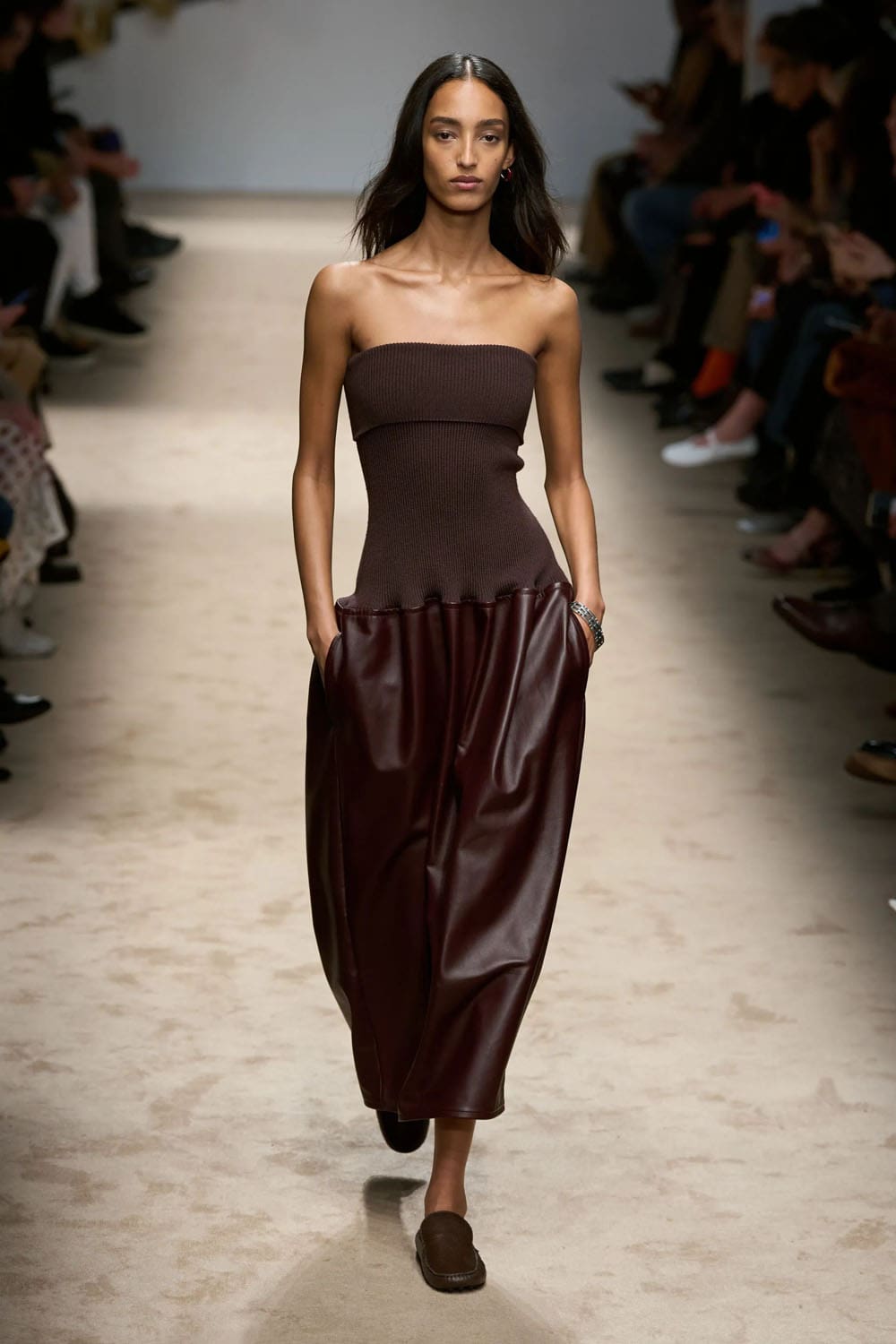トッズ 2025 2026 秋冬 Runway 雑誌(40)