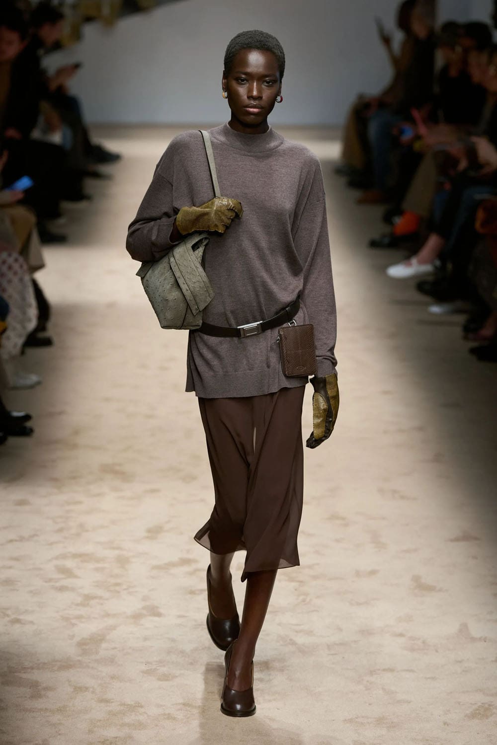 トッズ 2025 2026 秋冬 Runway 雑誌(6)
