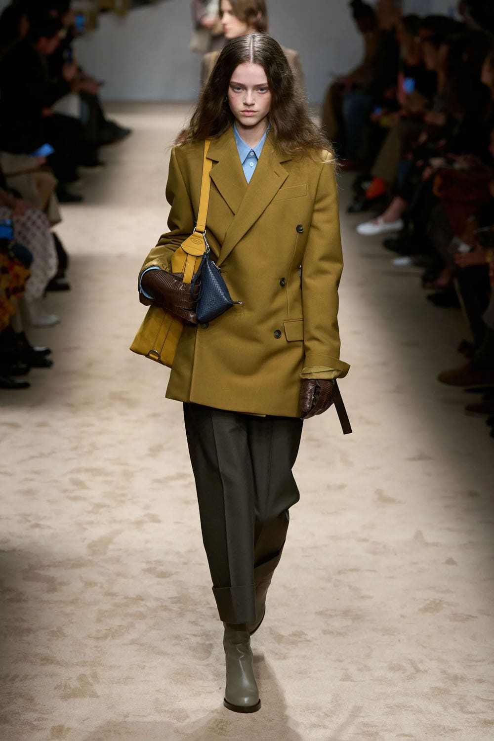 トッズ 2025 2026 秋冬 Runway 雑誌(7)