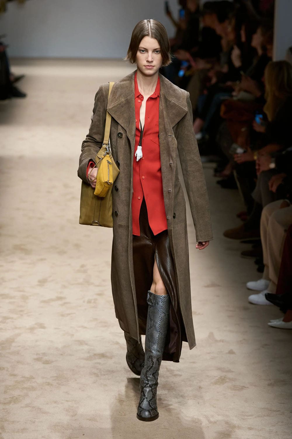 トッズ 2025 2026 秋冬 Runway 雑誌(8)