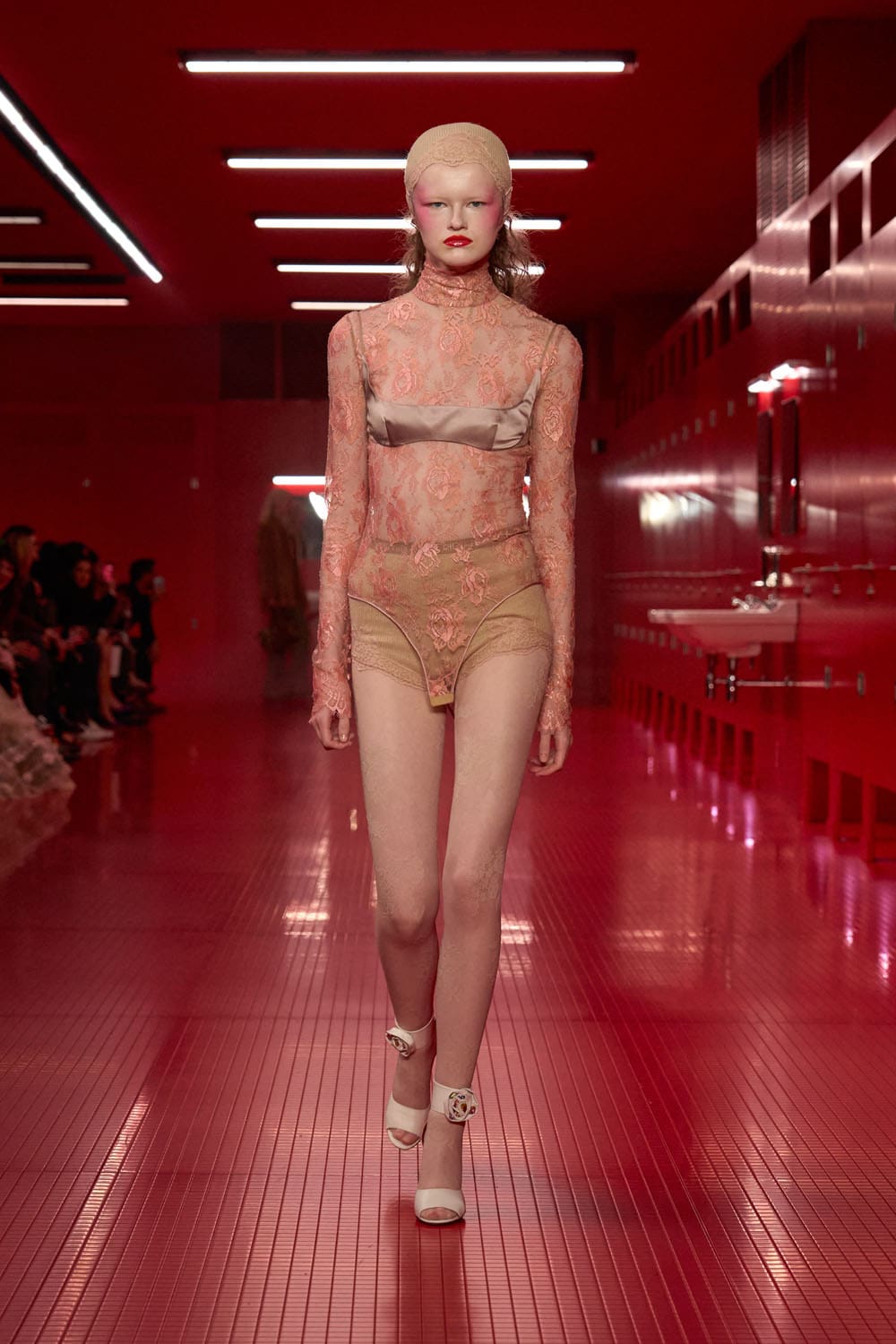Valentino Automne Hiver 2025 2026 Runway Magazine (1)