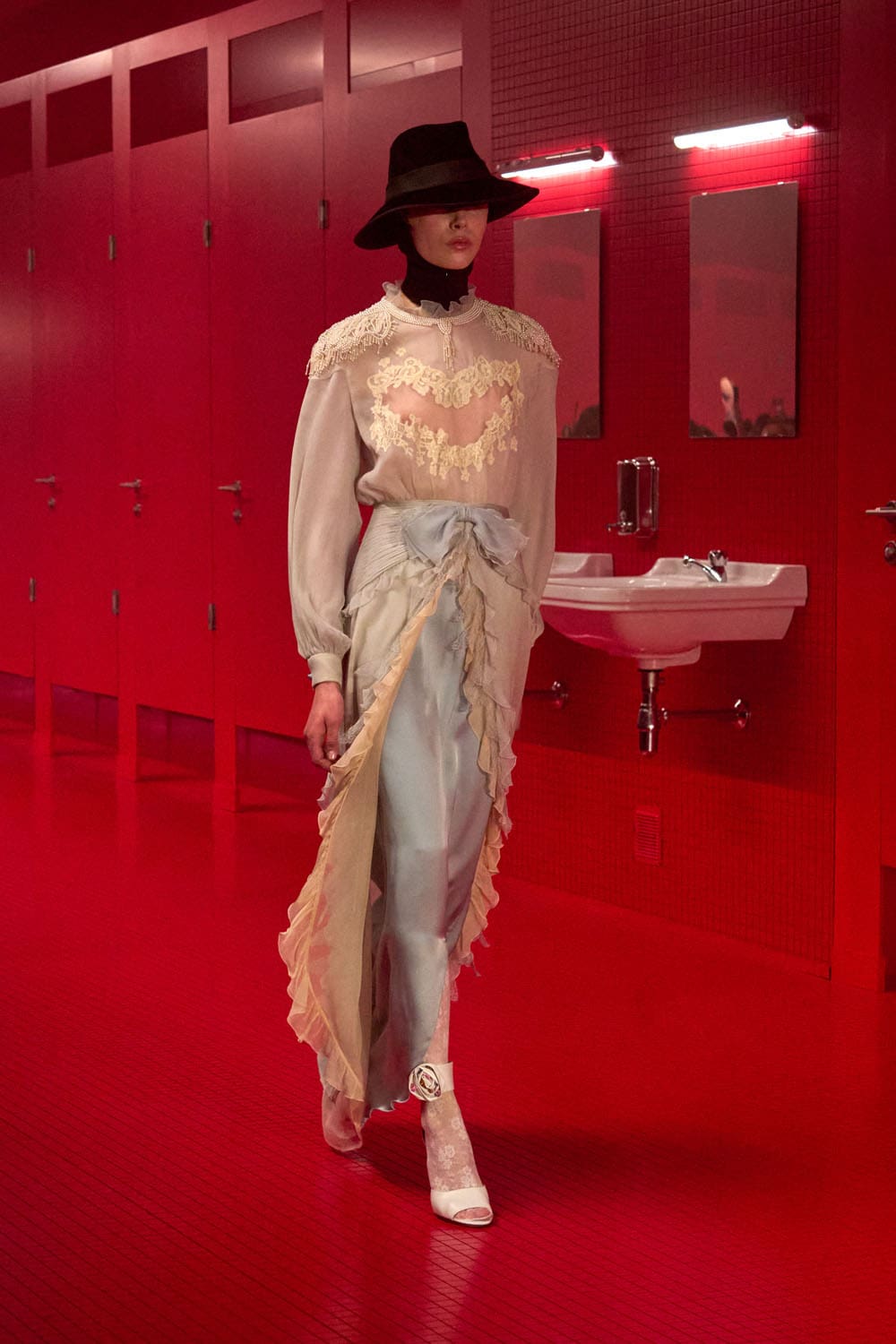 Valentino Automne Hiver 2025 2026 Runway Magazine (15)