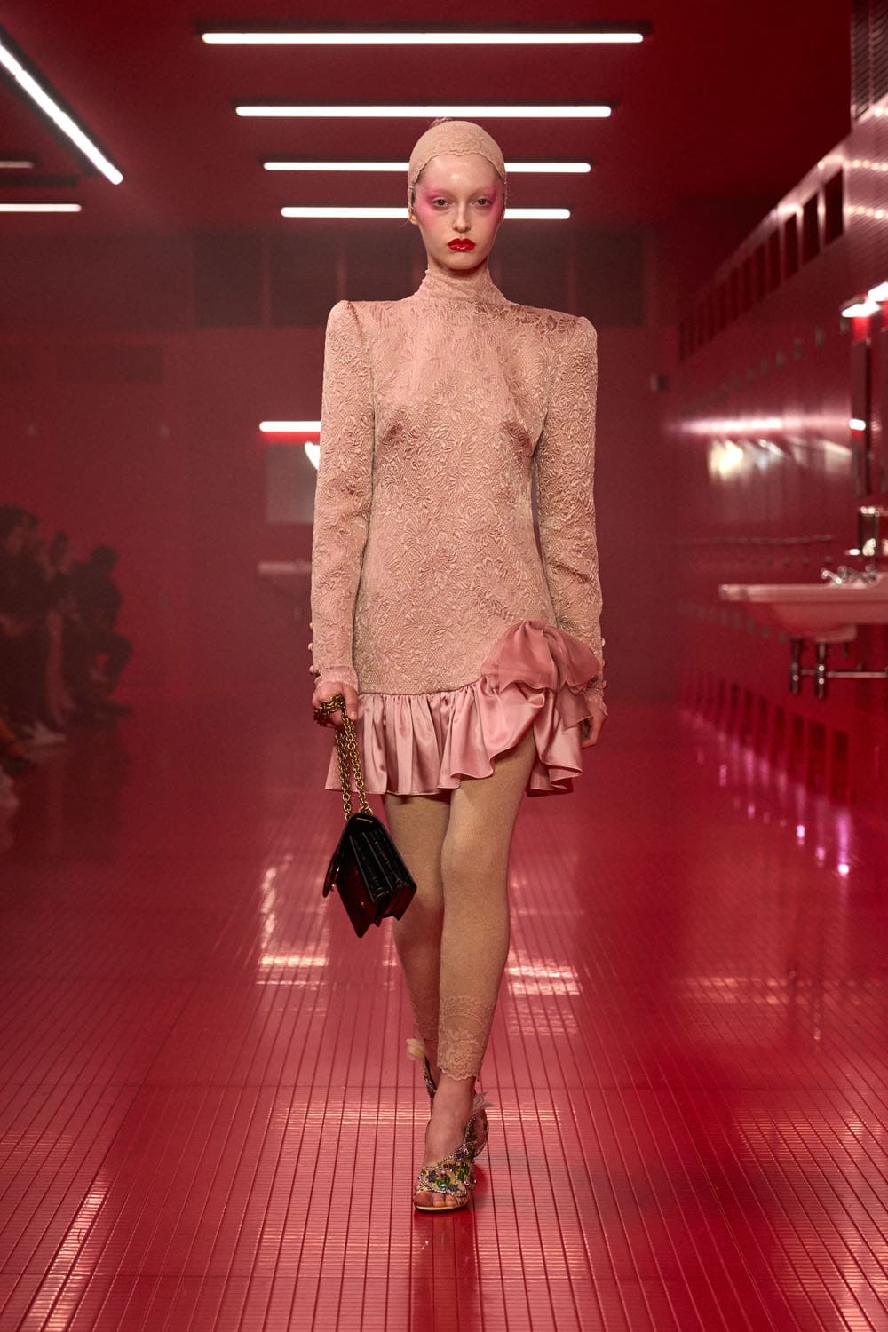 Valentino Automne Hiver 2025 2026 Runway Magazine (17)