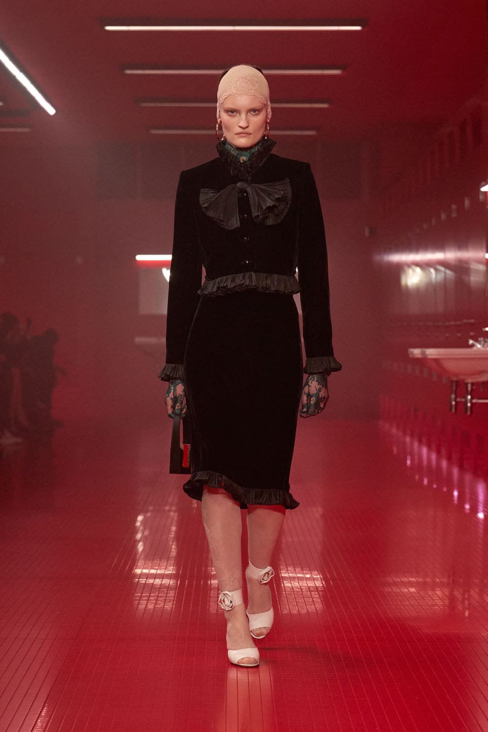 Valentino Automne Hiver 2025 2026 Runway Magazine (33)