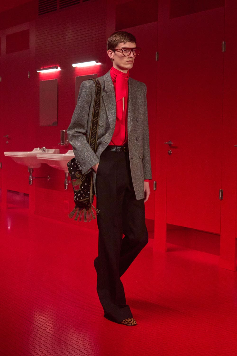 Valentino Automne Hiver 2025 2026 Runway Magazine (34)