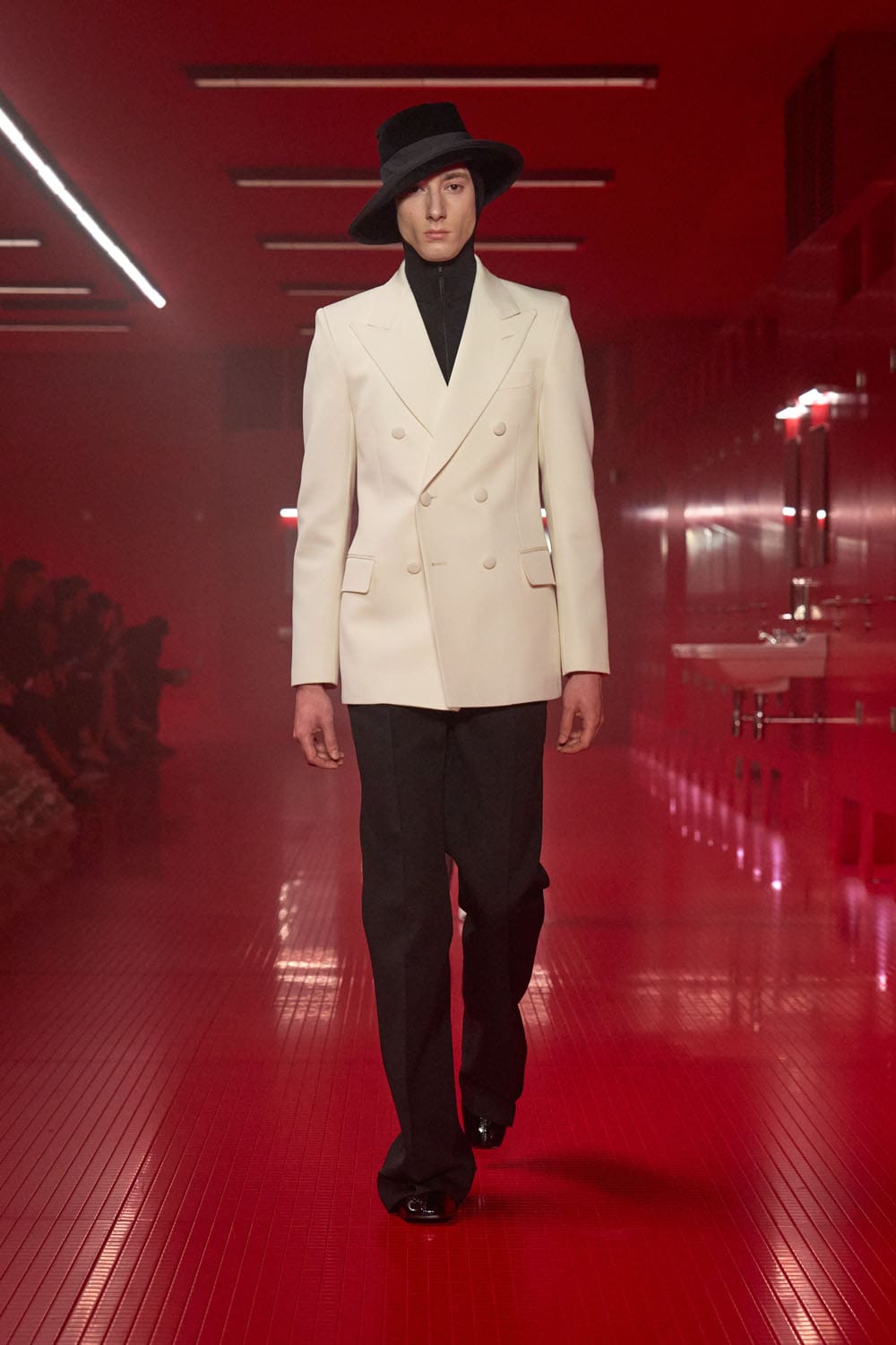 Valentino Automne Hiver 2025 2026 Runway Magazine (44)