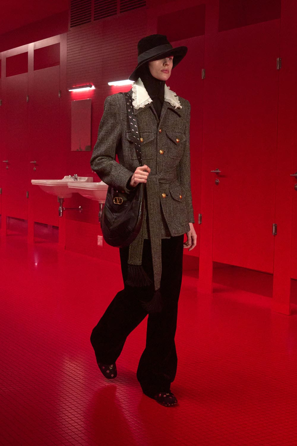 Valentino Automne Hiver 2025 2026 Runway Magazine (52)
