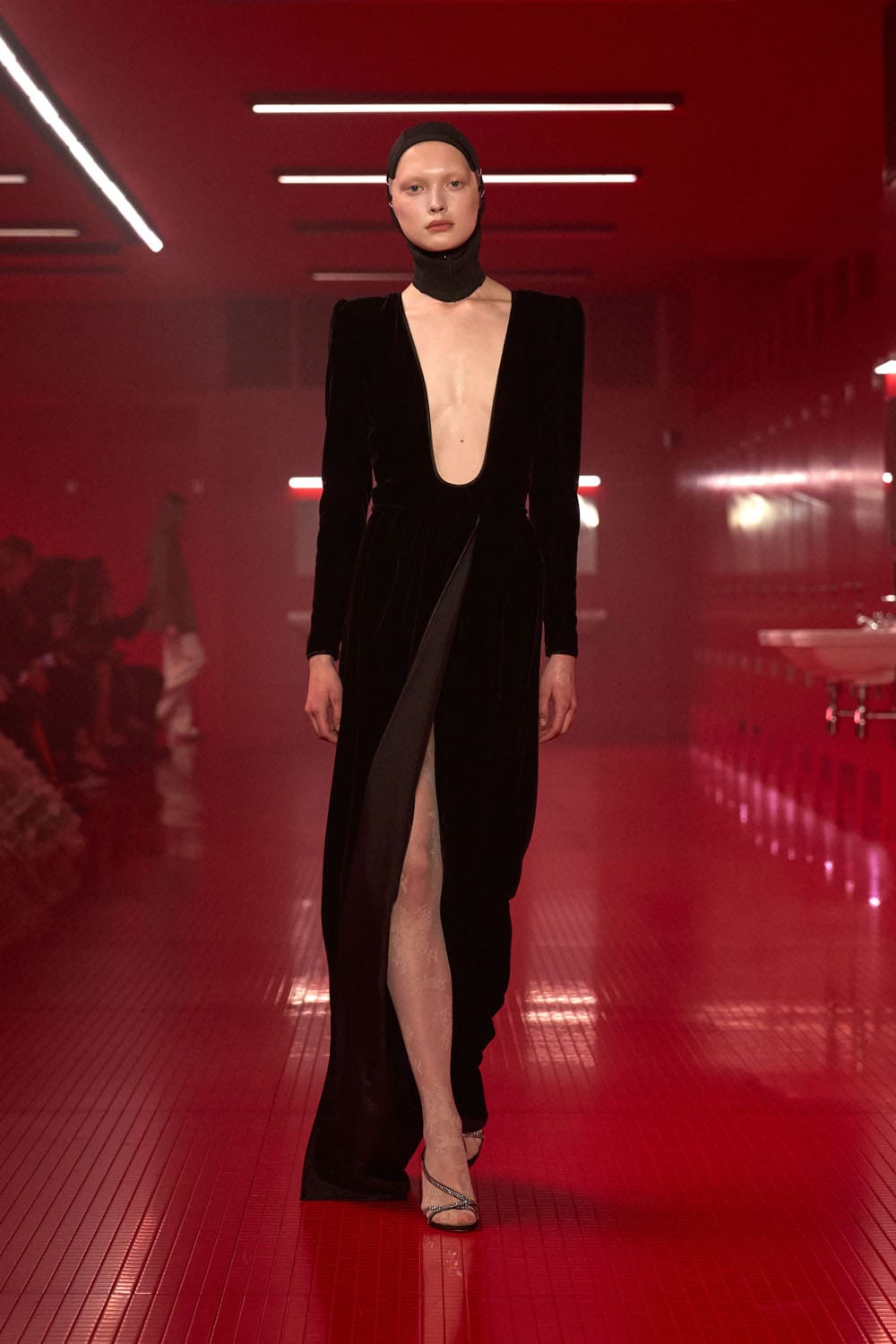 Valentino Automne Hiver 2025 2026 Runway Magazine (53)