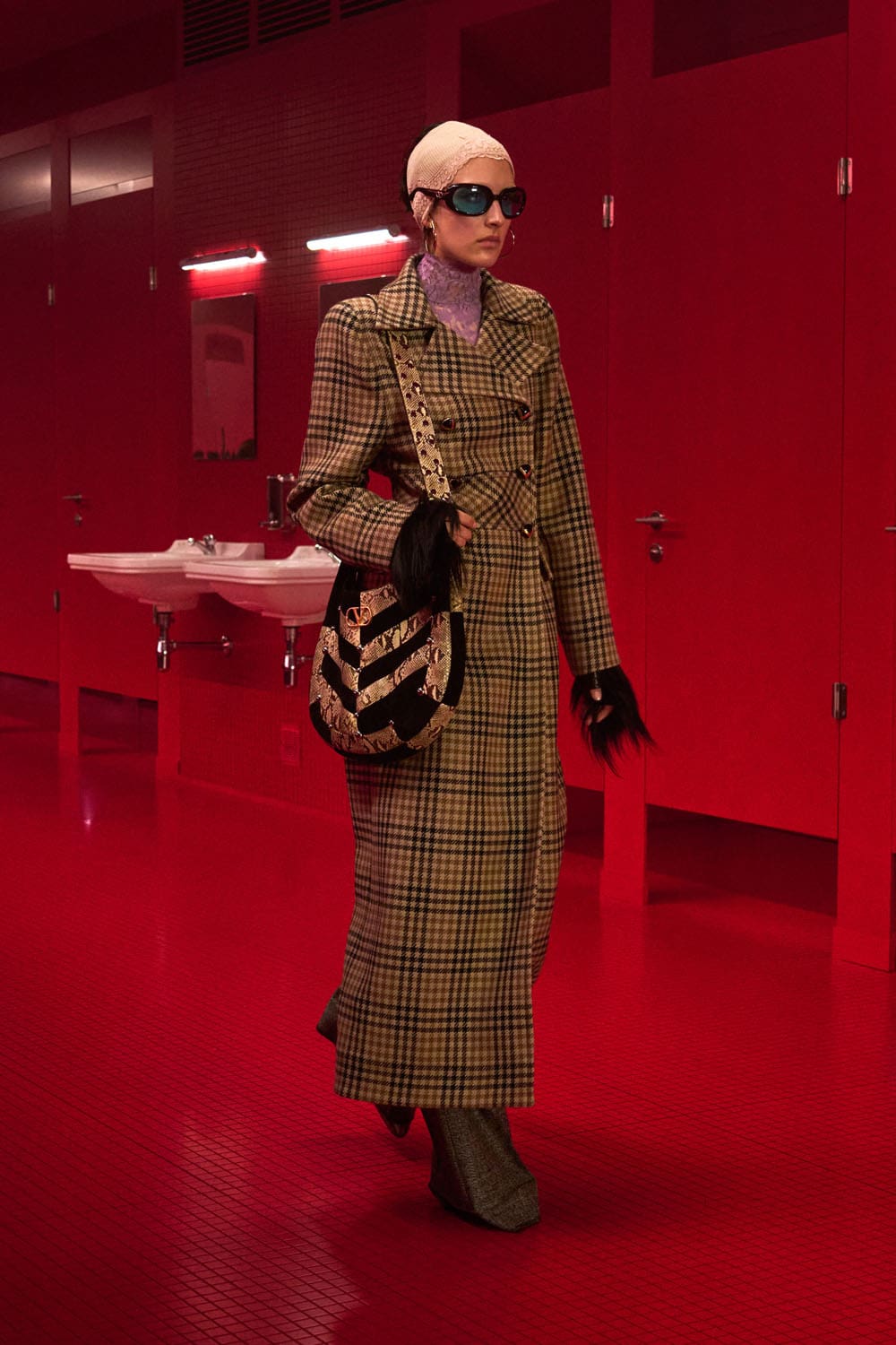 Valentino Automne Hiver 2025 2026 Runway Magazine (69)
