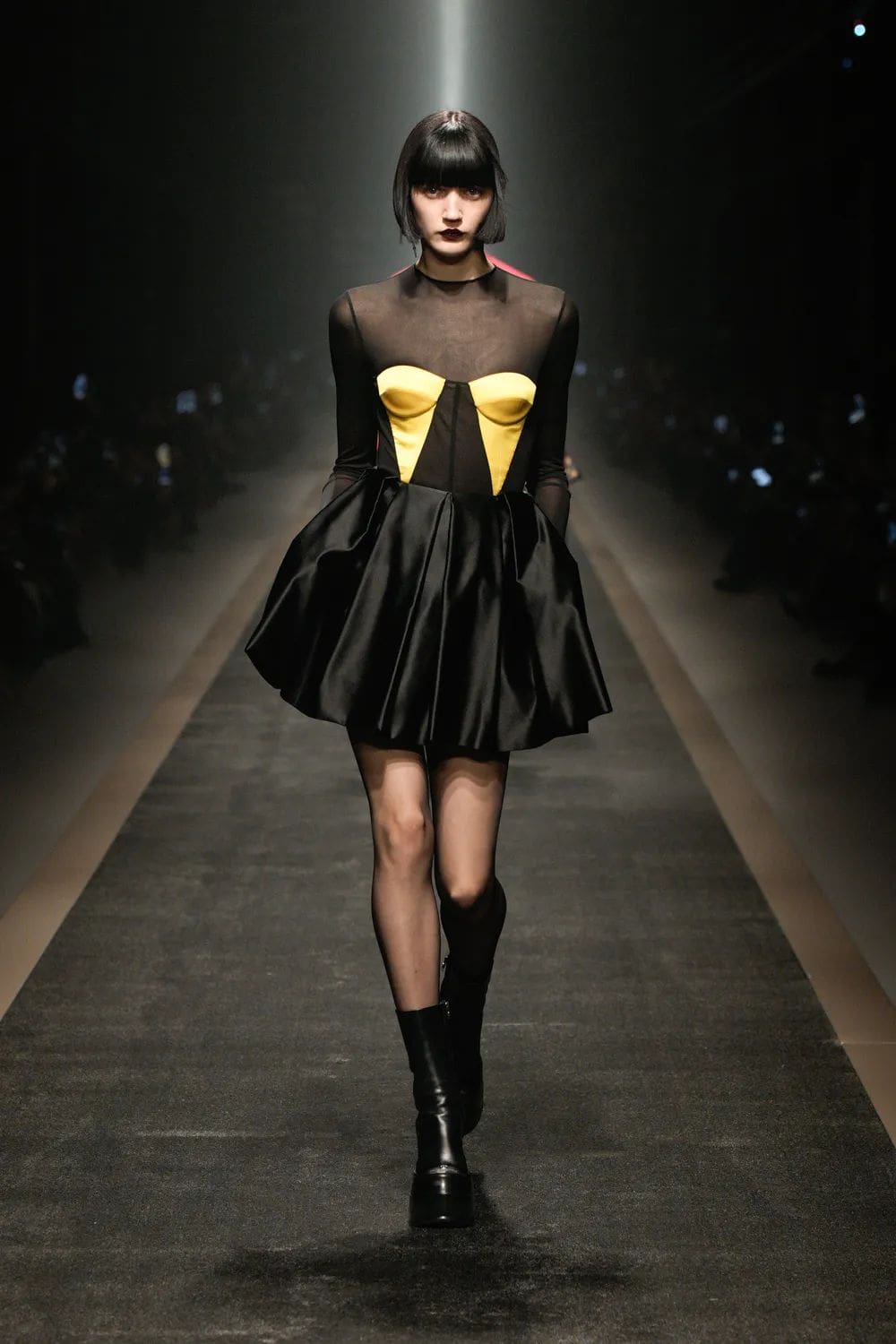 Versace Autunno Inverno 2025 2026 Runway Magazine (30)