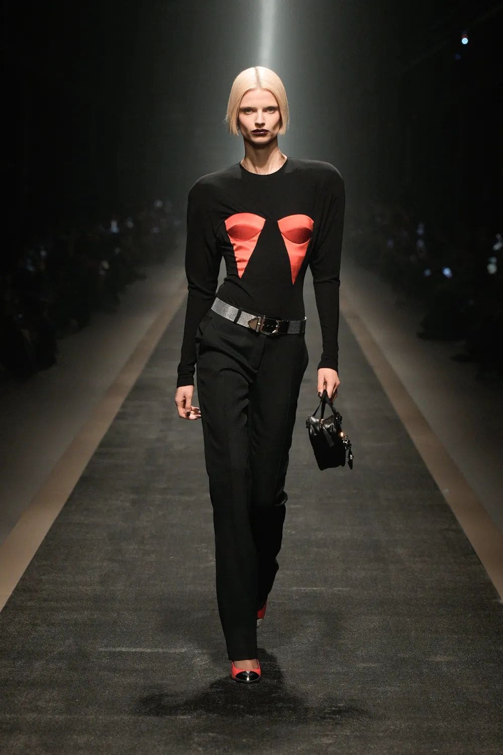 Versace Autunno Inverno 2025 2026 Runway Magazine (32)
