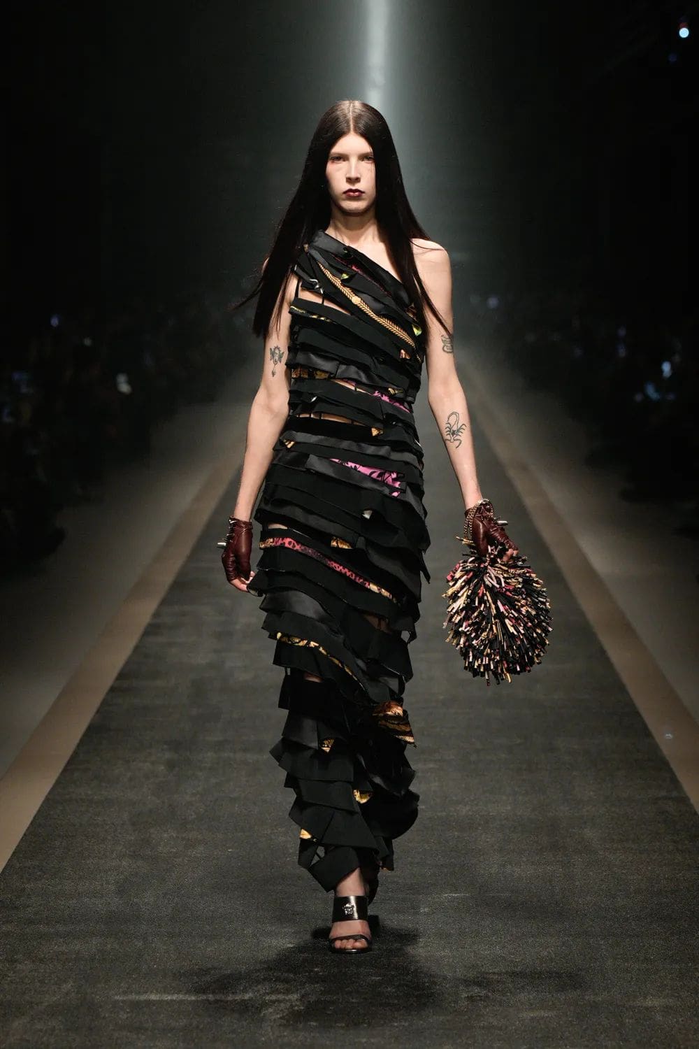 Versace Autunno Inverno 2025 2026 Runway Magazine (57)