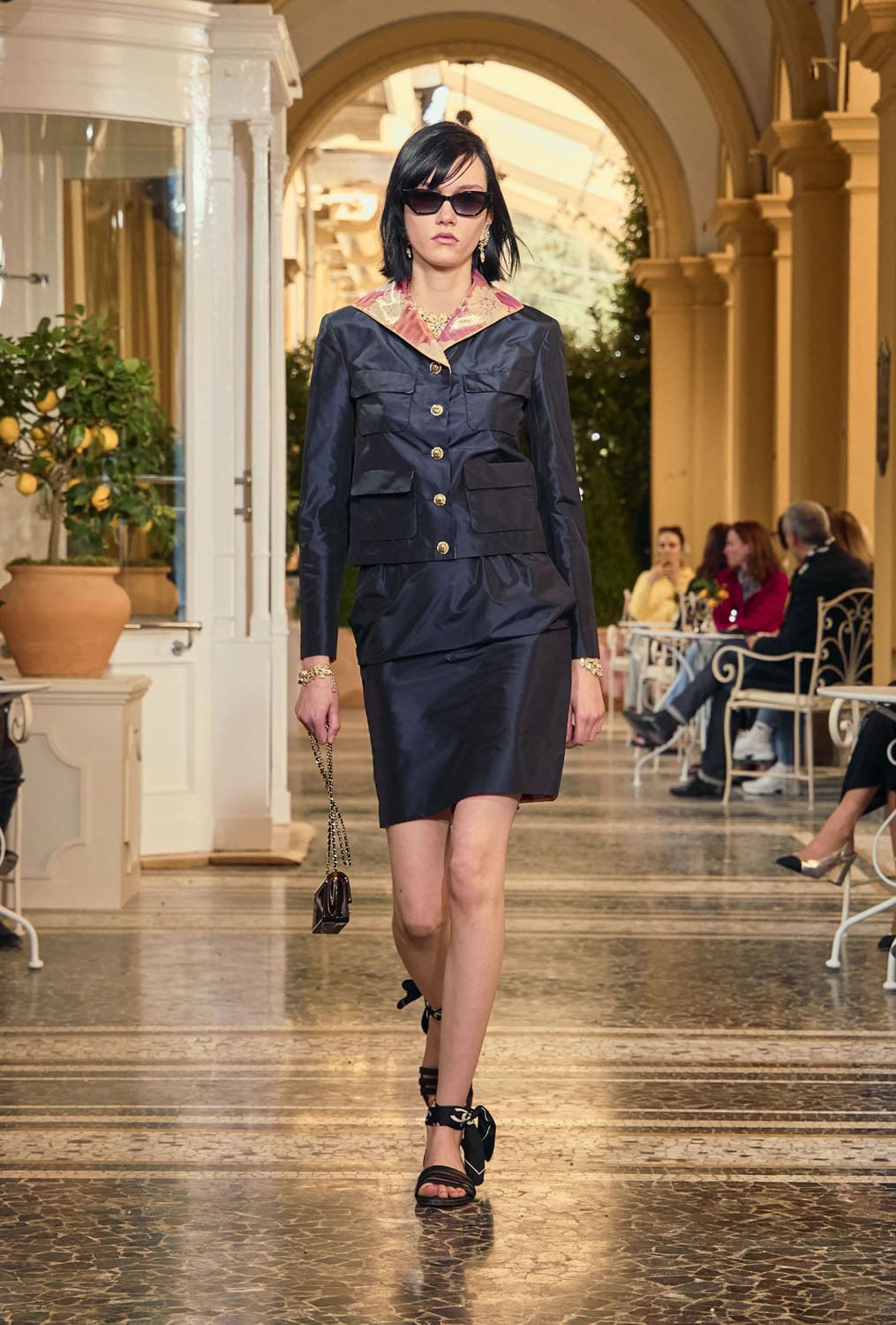 CHANEL Cruise 2025 26 Resort Lake Como Runway Magazine (10)