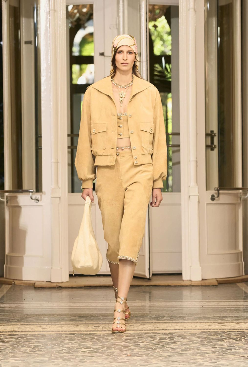 CHANEL Cruise 2025 26 Resort Lake Como Runway Magazine (14)