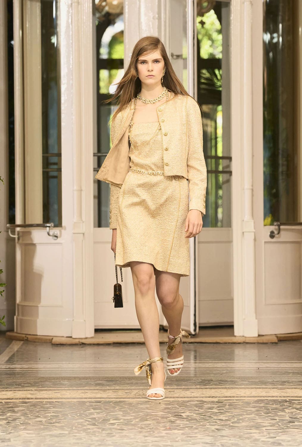 CHANEL Cruise 2025 26 Resort Lake Como Runway Magazine (15)