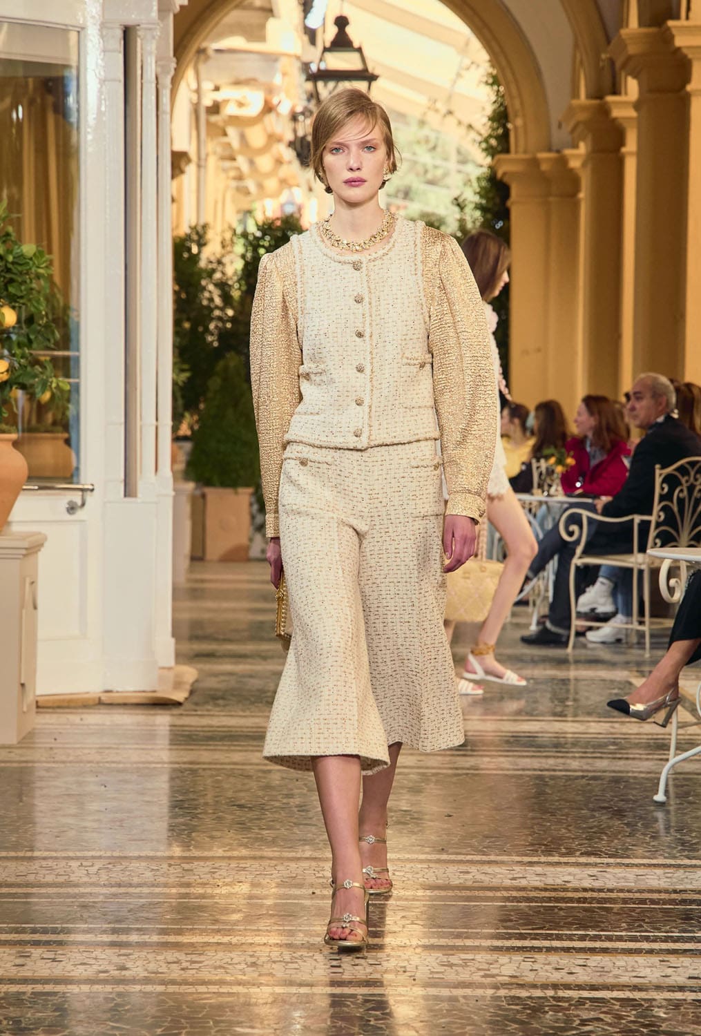 CHANEL Cruise 2025 26 Resort Lake Como Runway Magazine (16)