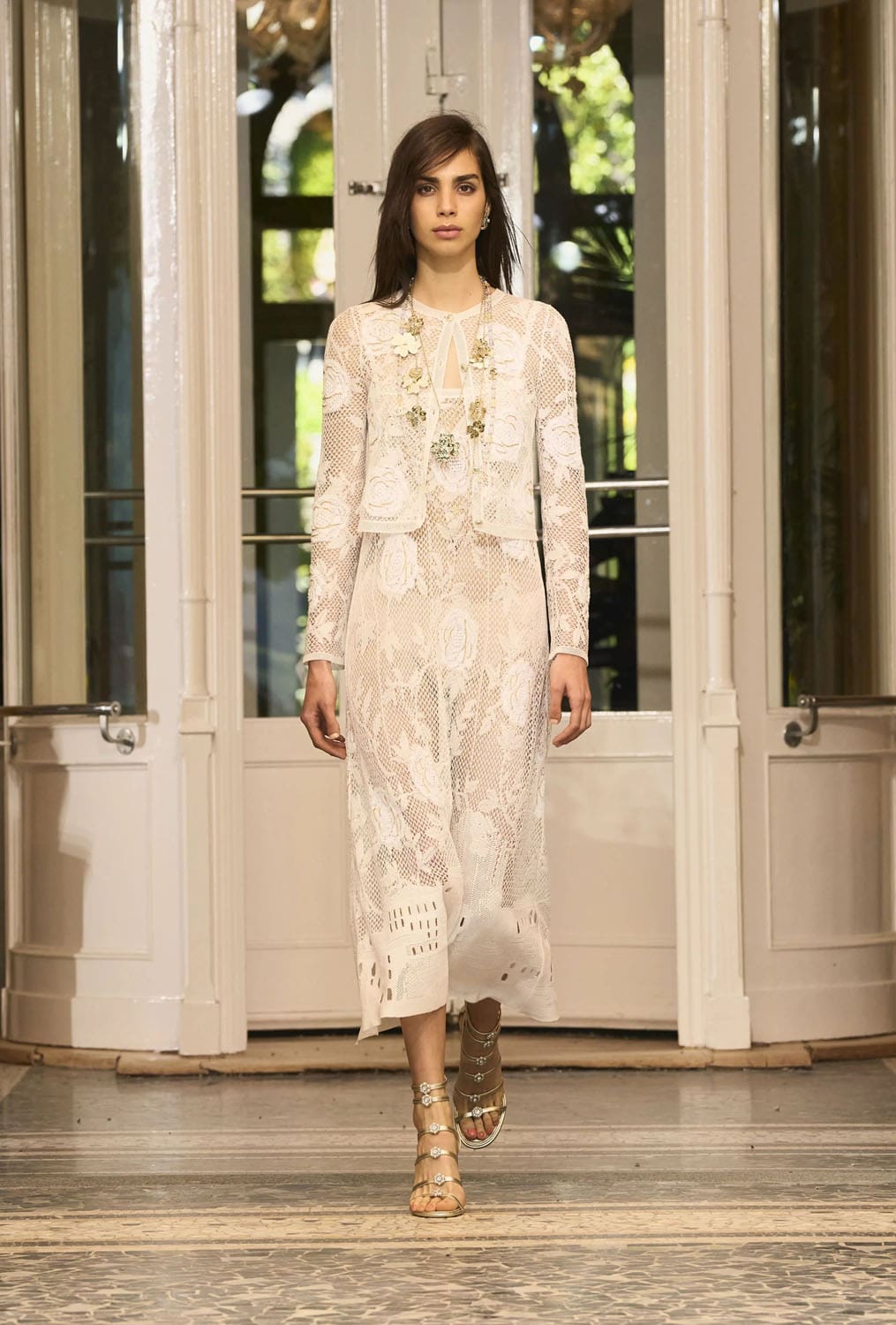 CHANEL Cruise 2025 26 Resort Lake Como Runway Magazine (23)
