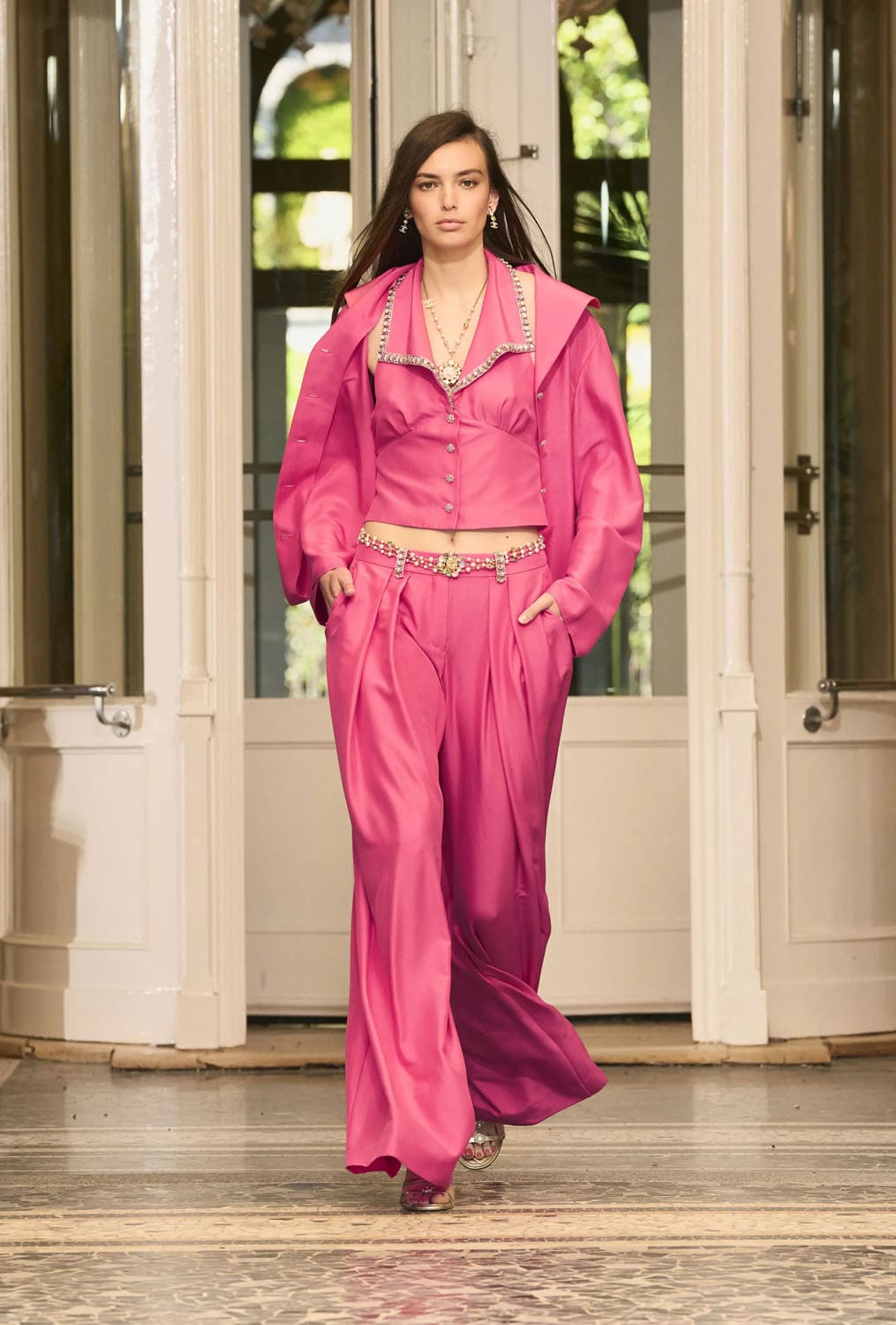 CHANEL Cruise 2025 26 Resort Lake Como Runway Magazine (36)