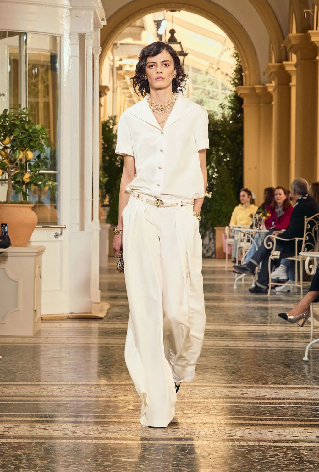 CHANEL Cruise 2025 26 Resort Lake Como Runway Magazine (38)