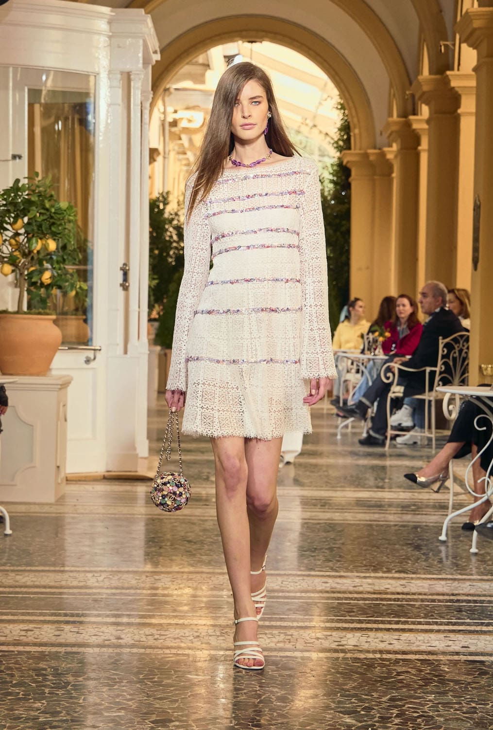 CHANEL Cruise 2025 26 Resort Lake Como Runway Magazine (39)