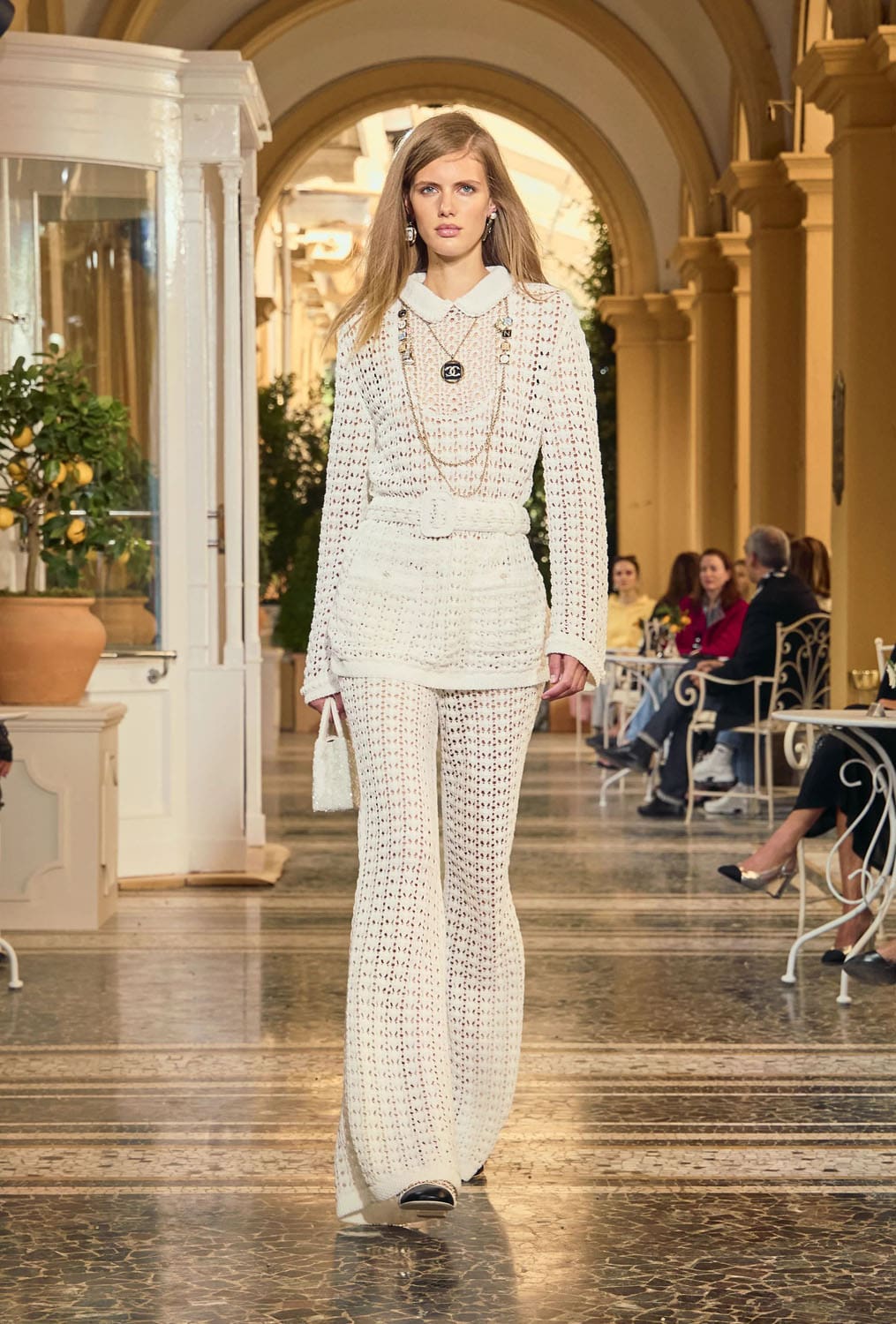 CHANEL Cruise 2025 26 Resort Lake Como Runway Magazine (40)