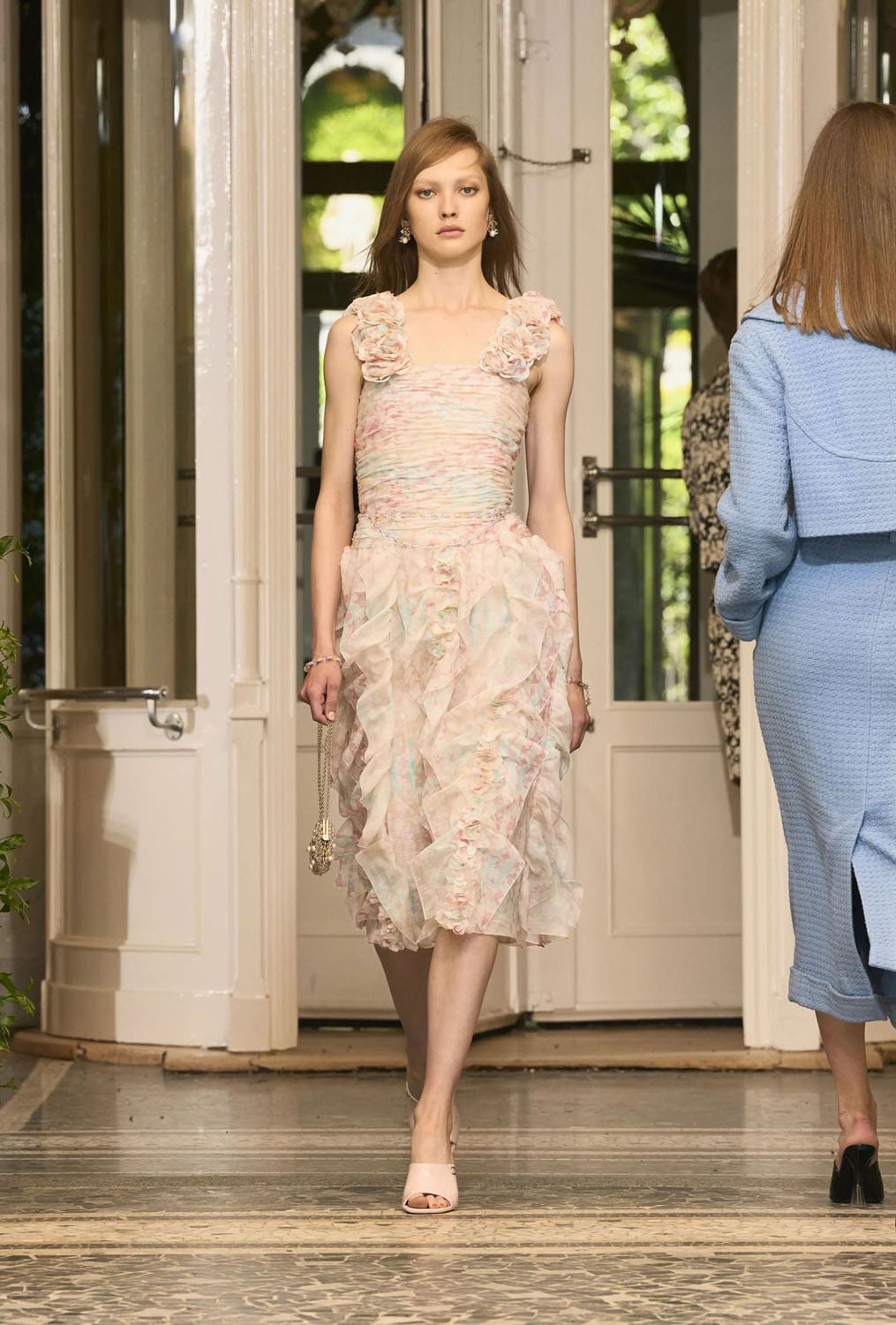 CHANEL Cruise 2025 26 Resort Lake Como Runway Magazine (46)