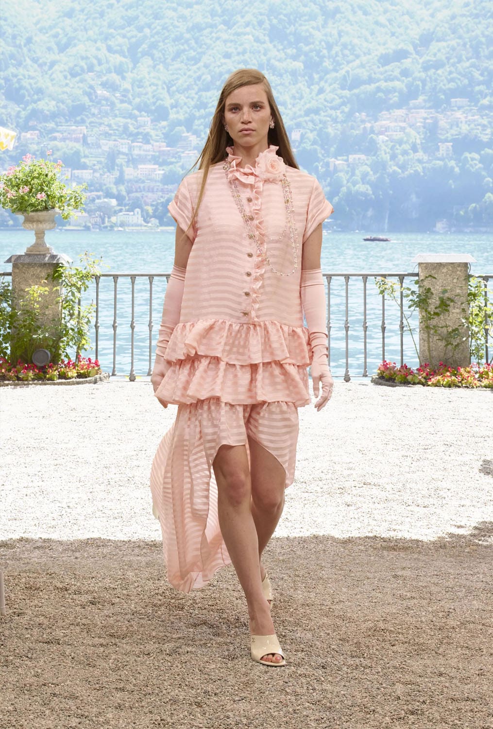 CHANEL Cruise 2025 26 Resort Lake Como Runway Magazine (48)