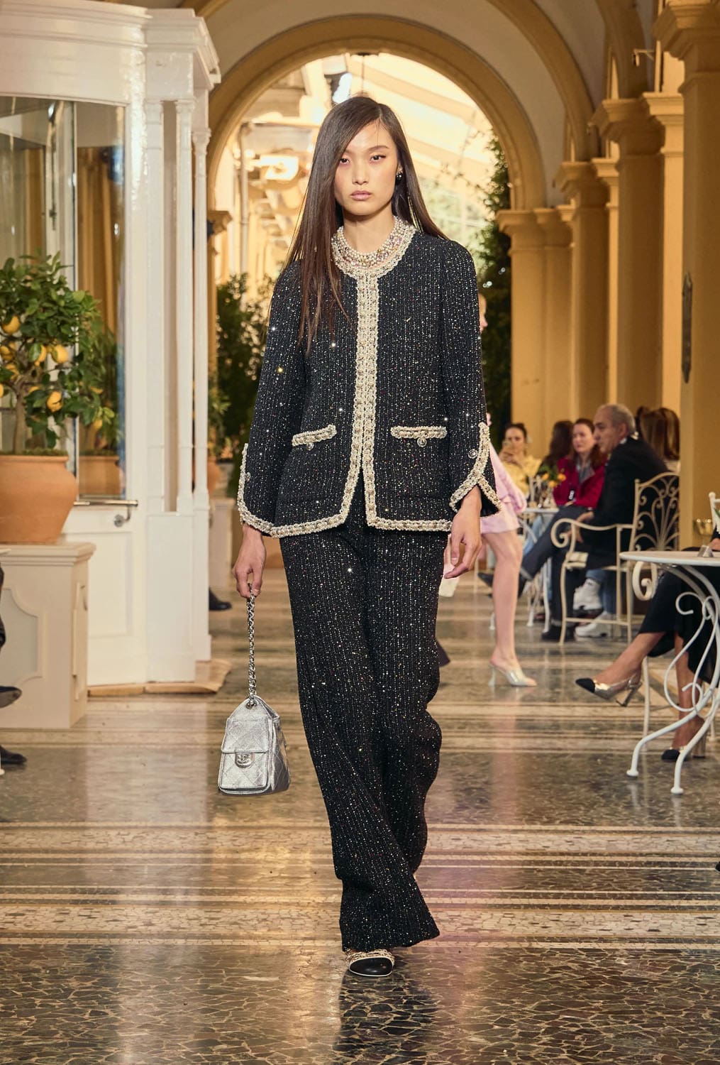 CHANEL Cruise 2025 26 Resort Lake Como Runway Magazine (52)