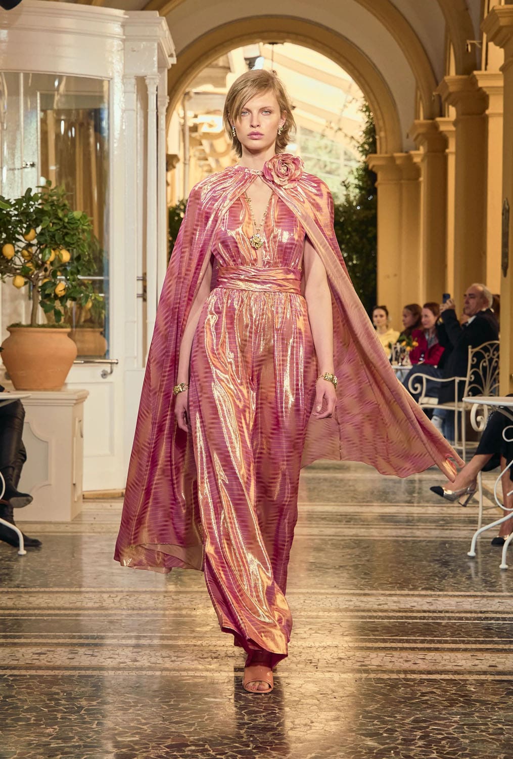 CHANEL Cruise 2025 26 Resort Lake Como Runway Magazine (54)