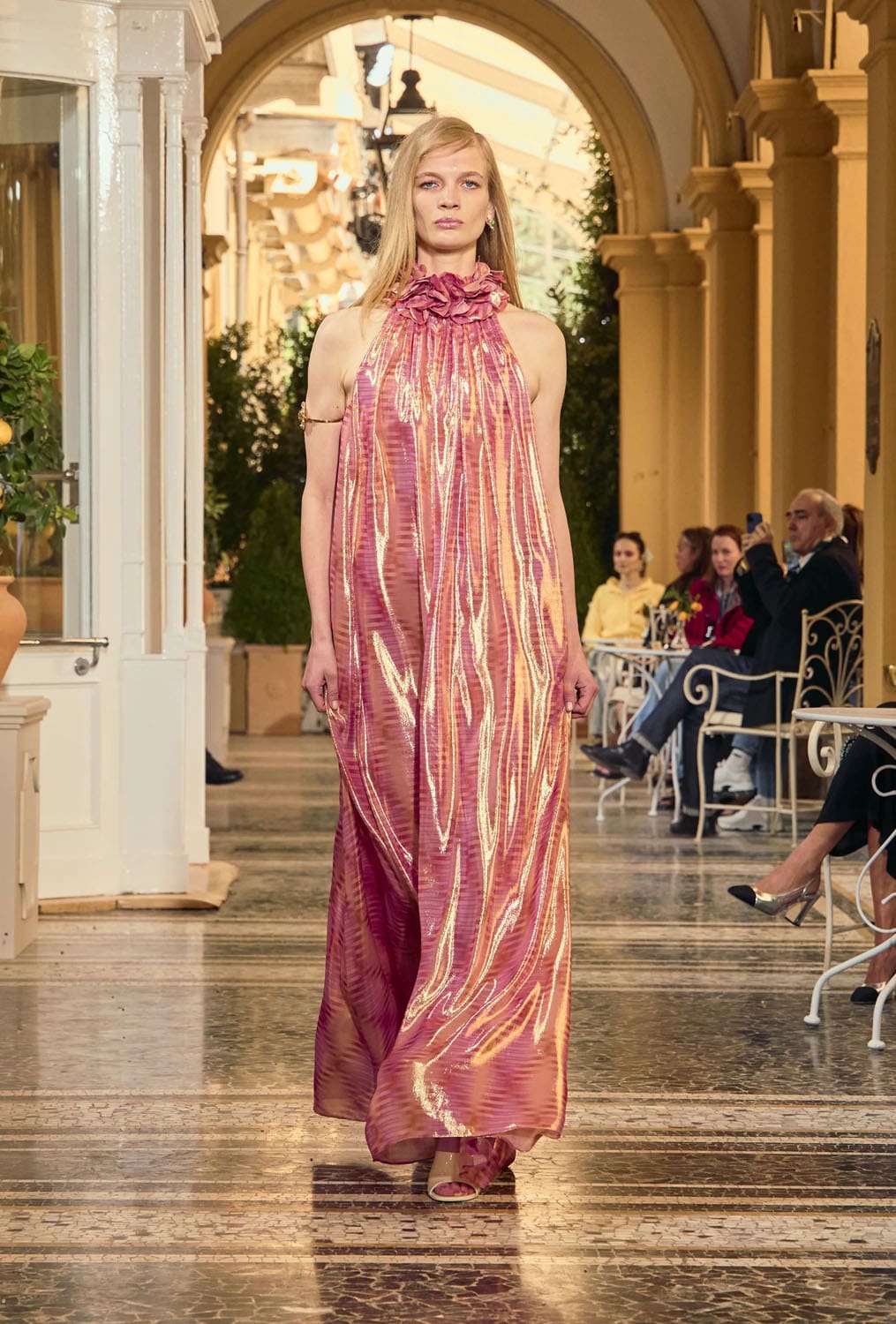 CHANEL Cruise 2025 26 Resort Lake Como Runway Magazine (55)