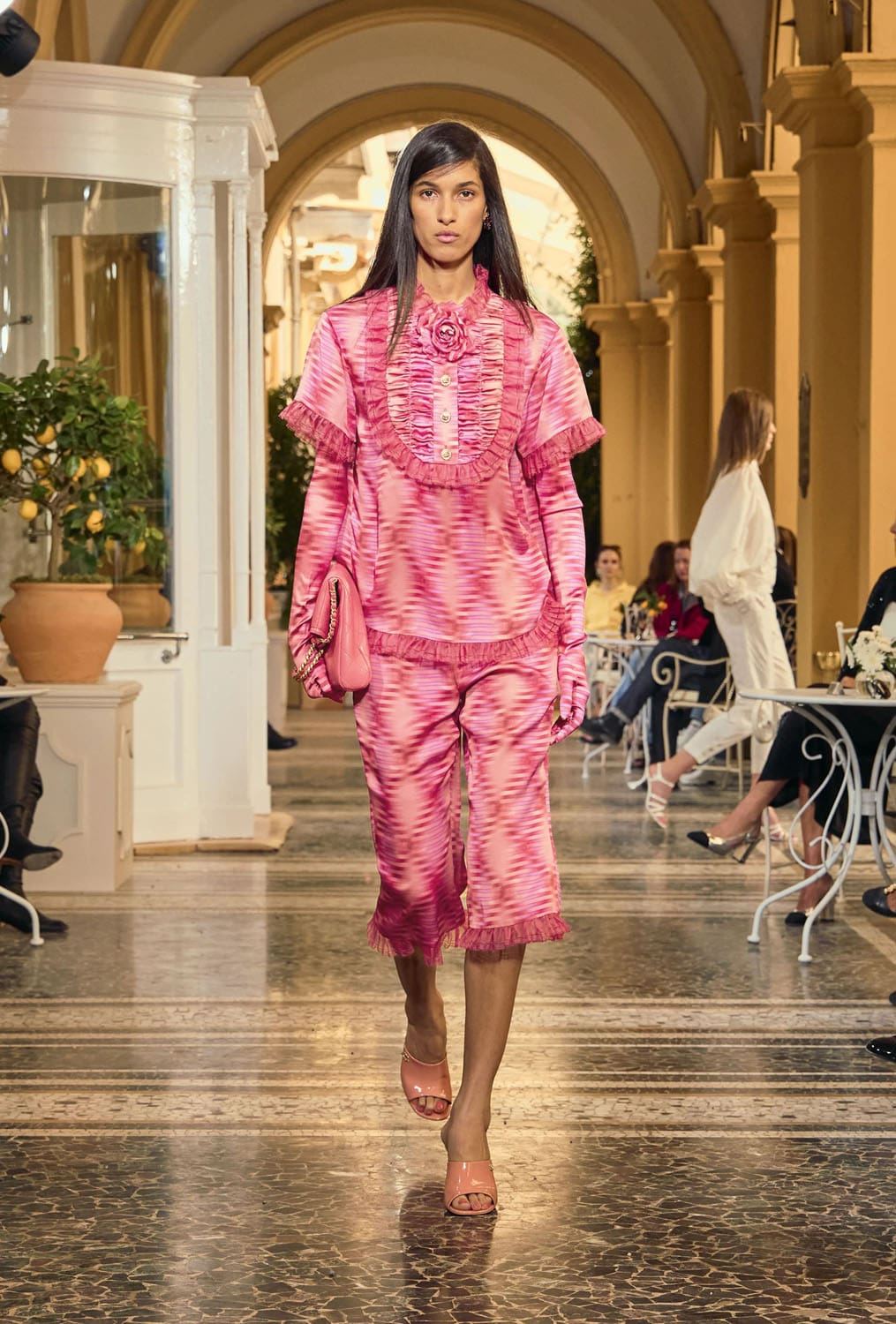 CHANEL Cruise 2025 26 Resort Lake Como Runway Magazine (56)
