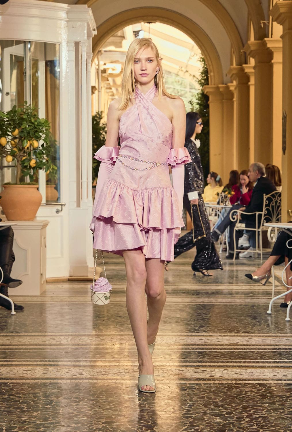 CHANEL Cruise 2025 26 Resort Lake Como Runway Magazine (58)