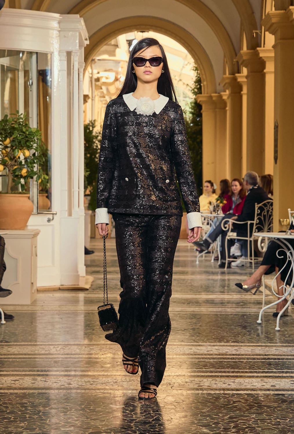 CHANEL Cruise 2025 26 Resort Lake Como Runway Magazine (63)